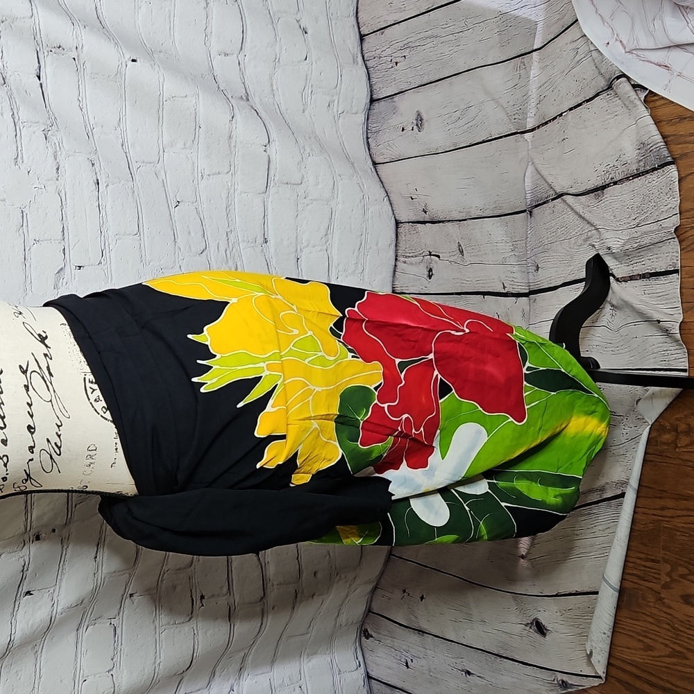 Banana Beach Black Floral Sarong - Picture 2 of 8